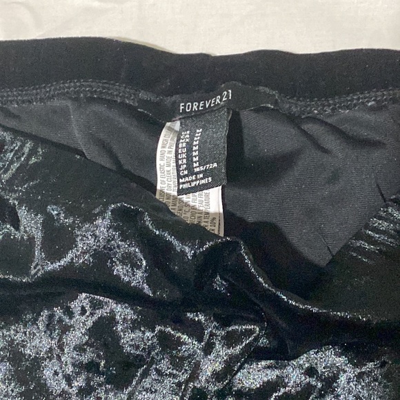 Velour legging with foot straps - Picture 3 of 4